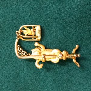 Vintage  J J Cat with bird age Brooch